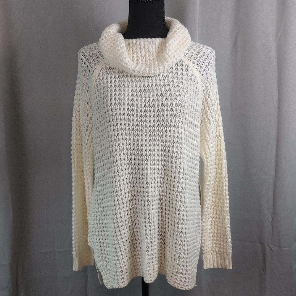 Elegant Cream Turtleneck Sweater‎